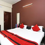 Oyo 7326 Hotel Penguin